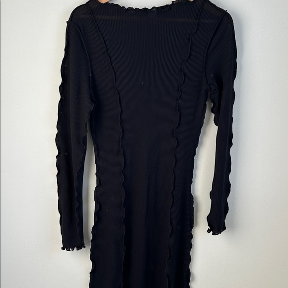 H&M OVERLOCK-DETAIL RIB-KNIT DRESS - Picture 4 of 11